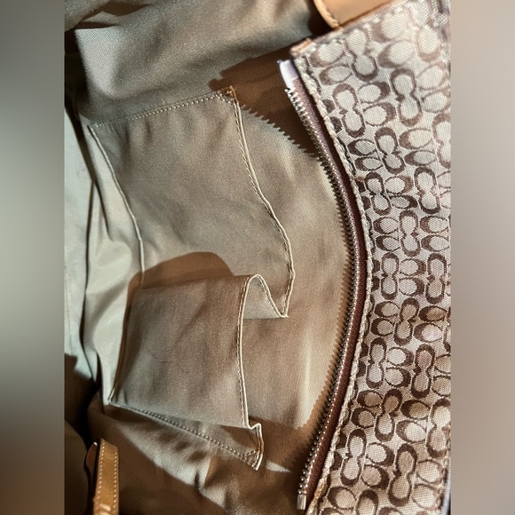 Tan coach purse, signature pattern - Picture 7 of 8